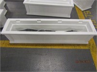 PLASTIC WINDOW BOX IN WHITE (MISSING 1 BRACKET)