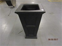 PLASTIC TALL PLANTER IN BROWN