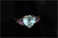 14kt yellow gold Heart Ring w/ blue stone 3 gr tw