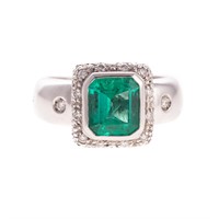 A Lady's Stunning Emerald & Diamond Ring in 18K