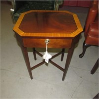 Gorgeous 8 Sided Lift Top Table w/Storage Area