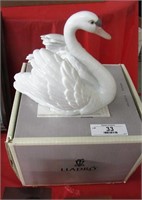 Lladro Porcelain Swan #0523 w/Box