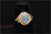 Vintage 14kt yellow gold carved Moonstone Ring
