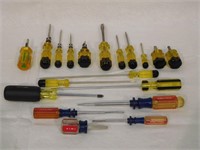 Tools - 19 smaller screwdrivers