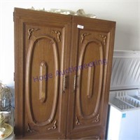 Tin cabinet w/plastic doors & contents in cabint