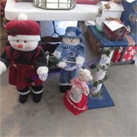 Winter figurines & wood stand