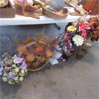 Vases w/artifical flowers, wood magazine rack