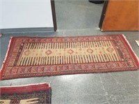 VINTAGE HANDMADE AREA RUG