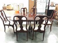 DINING TABLE W 2 LEAVES AND 6 CHAIRS