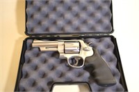 44 Mag. Moutian Gun 6 Shot Smith & Wesson