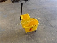 CLEANCO POLY MOP BUCKET & WRINGER