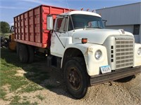 IH 1700 Grain truck