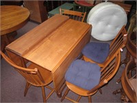 Drop Leaf Table w/2 leafs 4 matching chairs