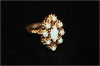 Ladies 10kt yellow gold Opal Ring 4.1 grams tw