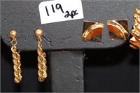 2 Pairs of 14 kt yellow gold Earrings 2.1 grams tw
