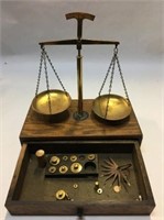 ANTIQUE BALANCING SCALE WITH WIEGHTS