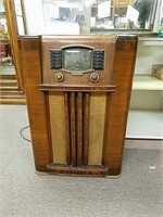 Beautiful Zenith Art Deco style console radio,