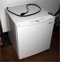 Small Magic Chef Apartment Refrigerator