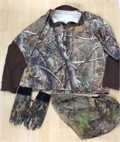 XXL Under Armor Camo Jacket, Gloves, Hood