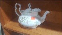 Royal Albert Haworth Pattern Tea Pot & Lid