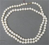 NECKLACE OF CULTURED PEARLS W/ 14K GOLD CLASP