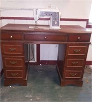 GORGEOUS SINGER SEWING TABLE AND MACHINE
