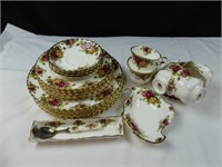 25PC ROYAL ALBERT "OLD COUNTRY ROSES" PORCELAIN