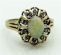 14kt Gold Vintage Opal & Diamond Ring