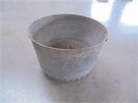 Vintage Wash Tub with Scallped bottom