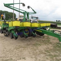 10' John Deere 1760 12X30 planter