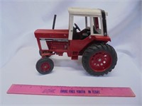 International 1586 metal toy tractor