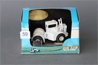 BIG BUD HN 250 TRACTOR WITH BOX - 1/64