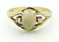 14kt Gold Cabechon Opal & Diamond Ring