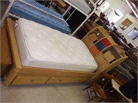 Lot #86 Contemporary Childs twin bed with