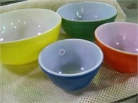 4 Pyrex Mixing Bowls