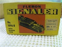 Fleron Signaler model 1096-B & Blinker Case
