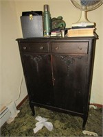Antique Wood chest if drawers