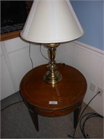 Round Accent Table with lamp