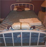 White Metal Bed (full-size)