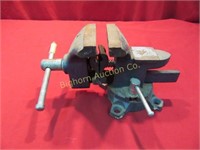 Bench Vise 3 1/2" with Smaller Pipe Jaws