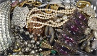 Group of assorted costume jewellery
