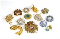 Lot of vintage costume brooches