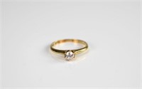 18k gold and solitaire diamond ring
