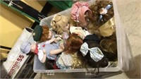 Tub with a lid full of porcelain dolls, there are