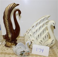 Vintage Swan Lot of Three Pieces