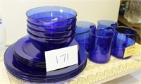 Arcoroc France Cobalt Blue Dish Set