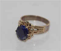 9ct yellow gold & blue stone ring