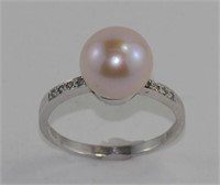 18ct white gold and pearl ring