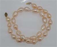 Raindrop shaped pink pearl necklace