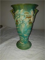 Antique Roseville vase. Beautiful vase still has